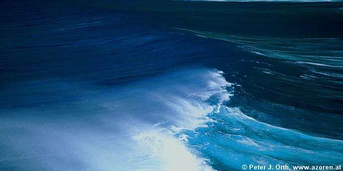 http://www.azoren.at/images/corvo/Atlantik-Duehnung-690x345.jpg