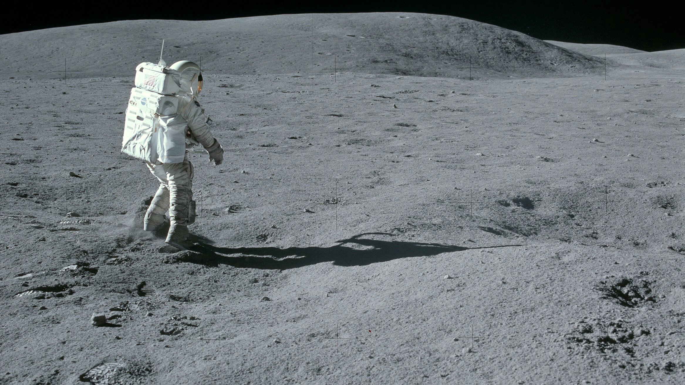 Аполлон-16 астронавт на Луне. Миссия Аполлон 16.