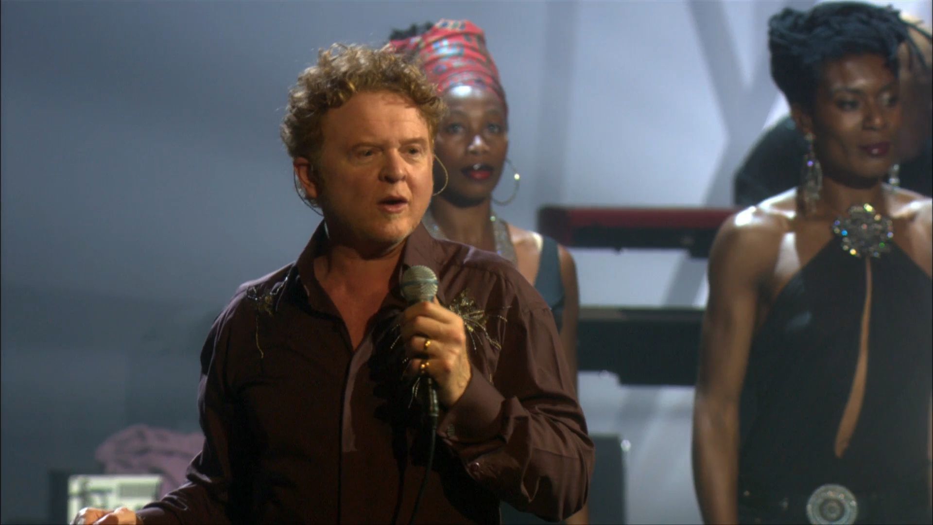 Simply red stars. Simply Red Cuba. Simply Red holding back the years. Simply Red Videoclip holding back years actors. Simply Red Home Live in Cuba.