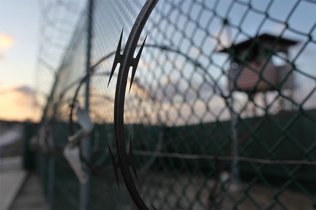 Oliver Stone snima Guantanamo